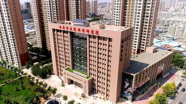甘肅省建筑科學(xué)研究院（集團(tuán)）有限公司，成立于1973年，是甘肅省領(lǐng)先從事建筑科學(xué)研究和科技研發(fā)的綜合性咨詢(xún)與技術(shù)服務(wù)機(jī)構(gòu)，是國(guó)家高新技術(shù)企業(yè)、全國(guó)用戶(hù)滿(mǎn)意標(biāo)桿企業(yè)、甘肅省科技創(chuàng)新型企業(yè)。