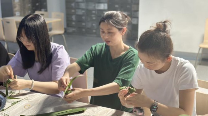 粽葉飄香，端午安康——甘肅建科院工會(huì)組織開展端午節(jié)包粽子活動(dòng)