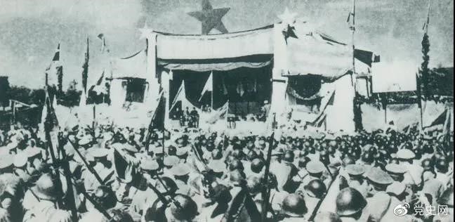 1950年5月19日，人民解放軍解放舟山群島。圖為舟山軍民舉行慶祝解放大會。
