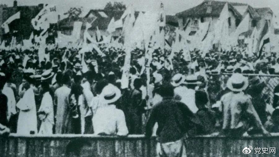 1925年5月30日，上海爆發(fā)了反帝愛(ài)國(guó)的五卅運(yùn)動(dòng)，掀起了全國(guó)范圍大革命高潮。
