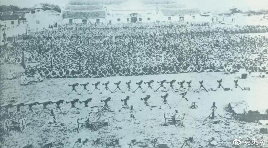1932年4月20日，由紅一軍團和紅五軍團組成的東路軍攻占漳州，圖為攻占漳州后的部隊情形。