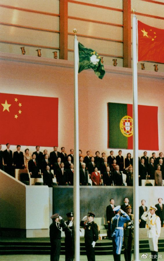 1999年12月20日，中國(guó)政府恢復(fù)行使對(duì)澳門(mén)的主權(quán)。